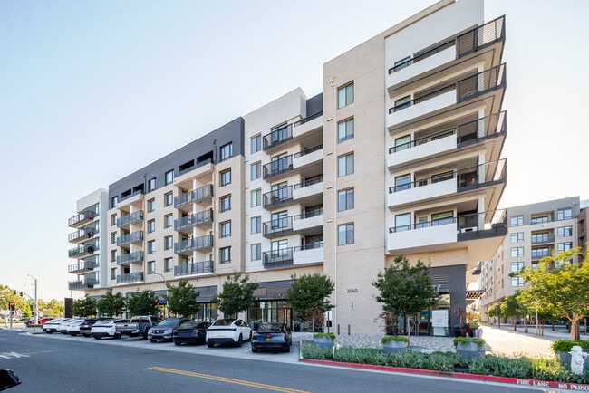 Building Photo - 3560 Rambla Pl