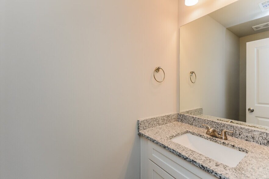 Building Photo - 400 McGiboney Ln