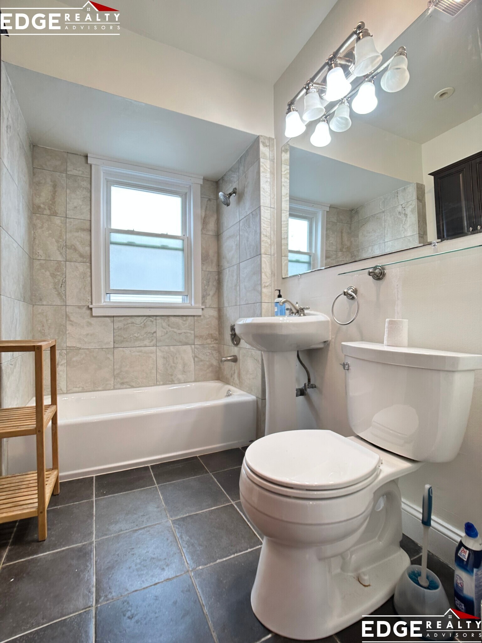 Building Photo - 92 Litchfield St