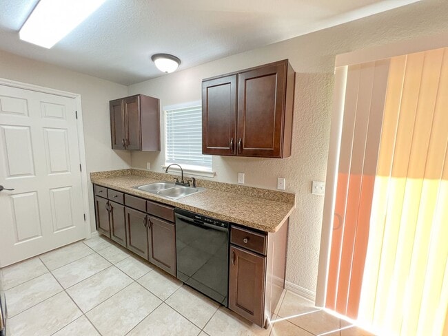 Building Photo - BEAUTIFUL 3 BD/2BA Home in Beautiful Ocala!!!