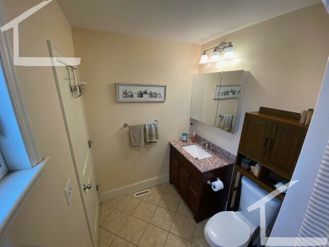 Building Photo - Awesome 2 bed in Brighton..... June 1st move in