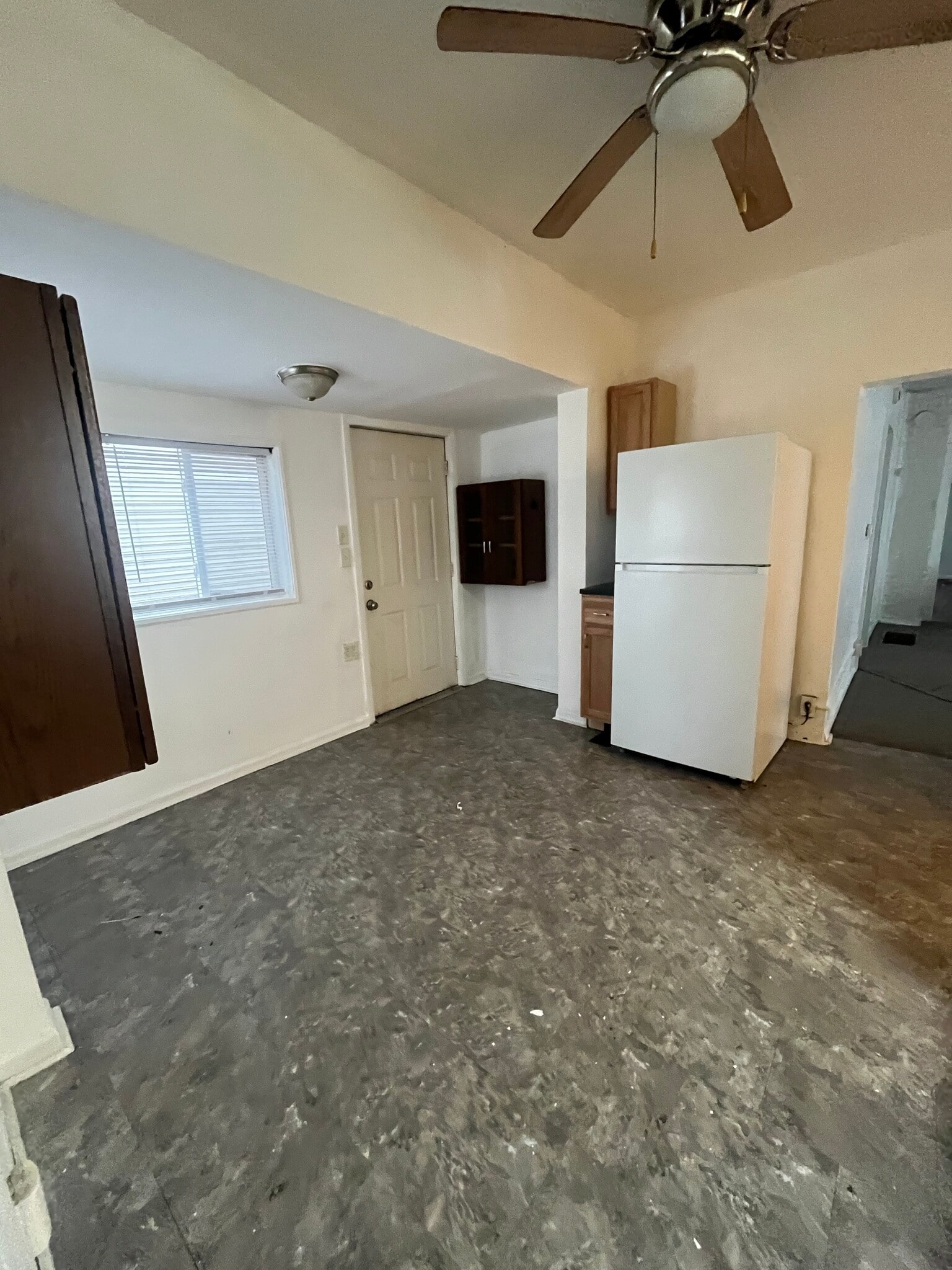 Building Photo - 690 York Ave