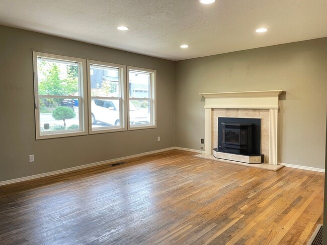 Building Photo - 3-Bedroom Home in SE Portland!