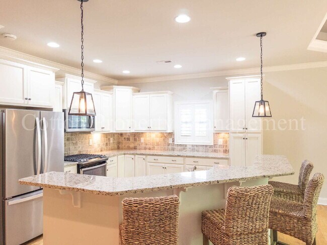 Building Photo - 633 Jenoa Dr