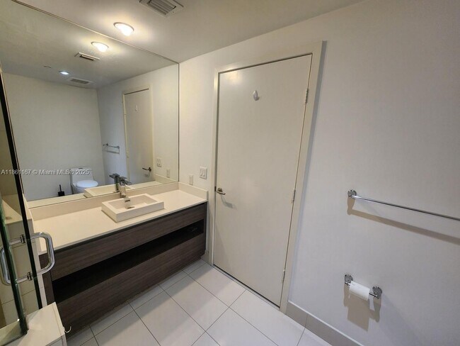 Building Photo - 1100S S Miami Ave