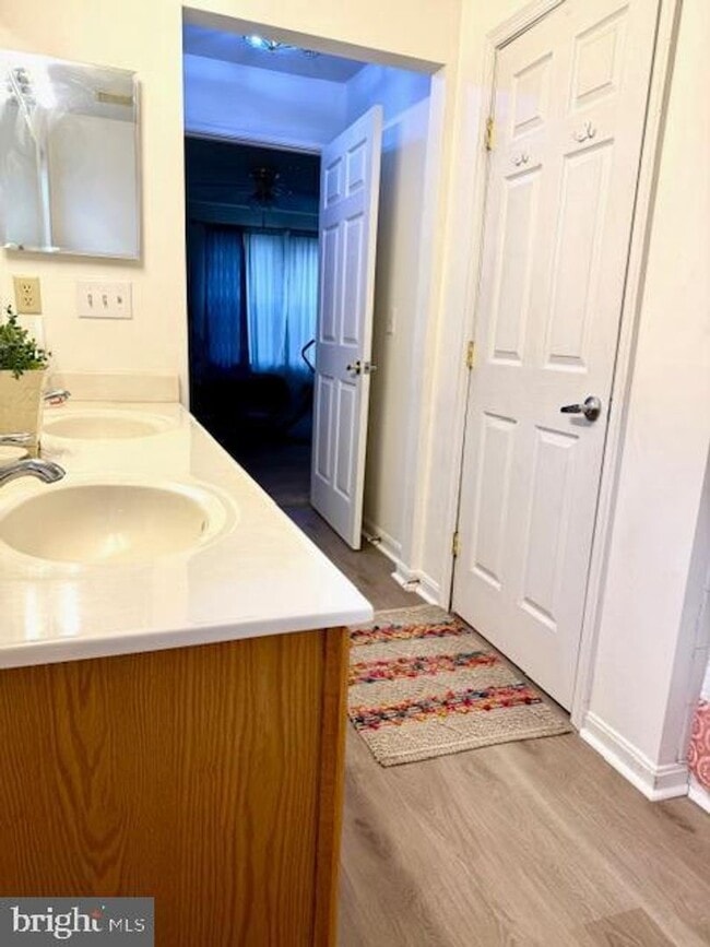 Building Photo - 45521 Westmeath way #E12