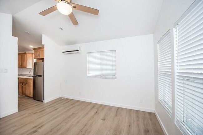 Building Photo - Newly Renovated 1 Bedroom Cottage