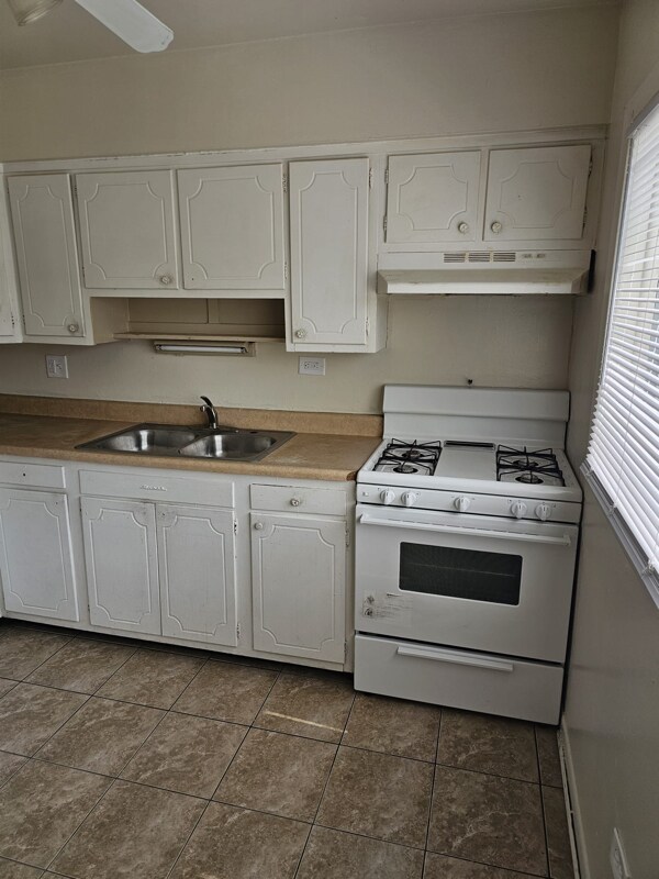 Building Photo - 320 W Dale Dr