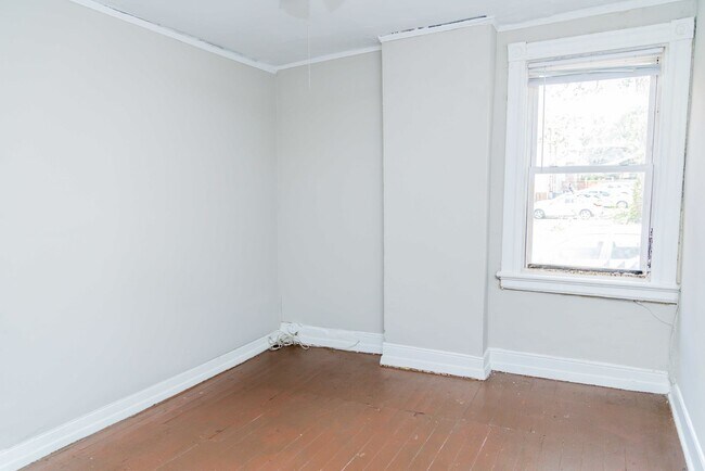 Building Photo - 16 S Plum St
