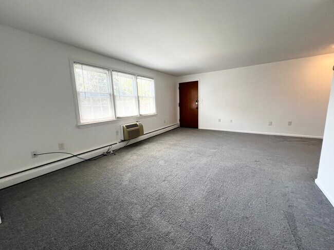 Building Photo - 9 Grandview Dr