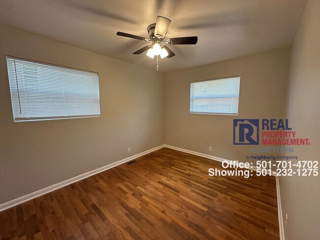 Building Photo - 300 W Mountain View Dr
