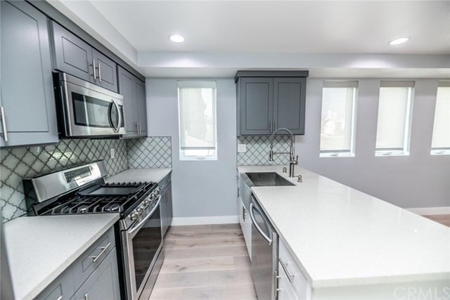 Building Photo - 1118 N Heliotrope Dr