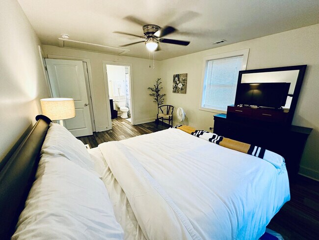 Building Photo - 115 Colonial Ave