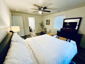 Building Photo - 405 Cedar Lane Rd