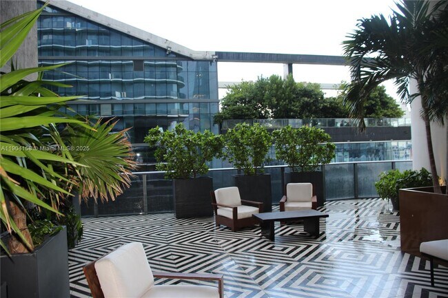 Building Photo - 801 S Miami Ave