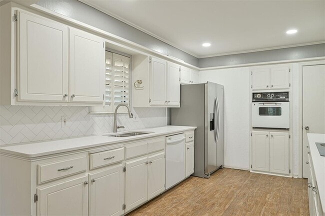 Building Photo - 8720 Raven Ave