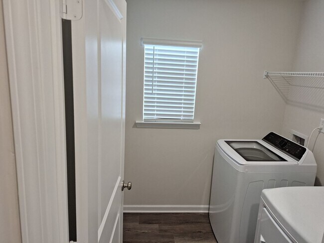 Building Photo - 725 Gatestone Ln