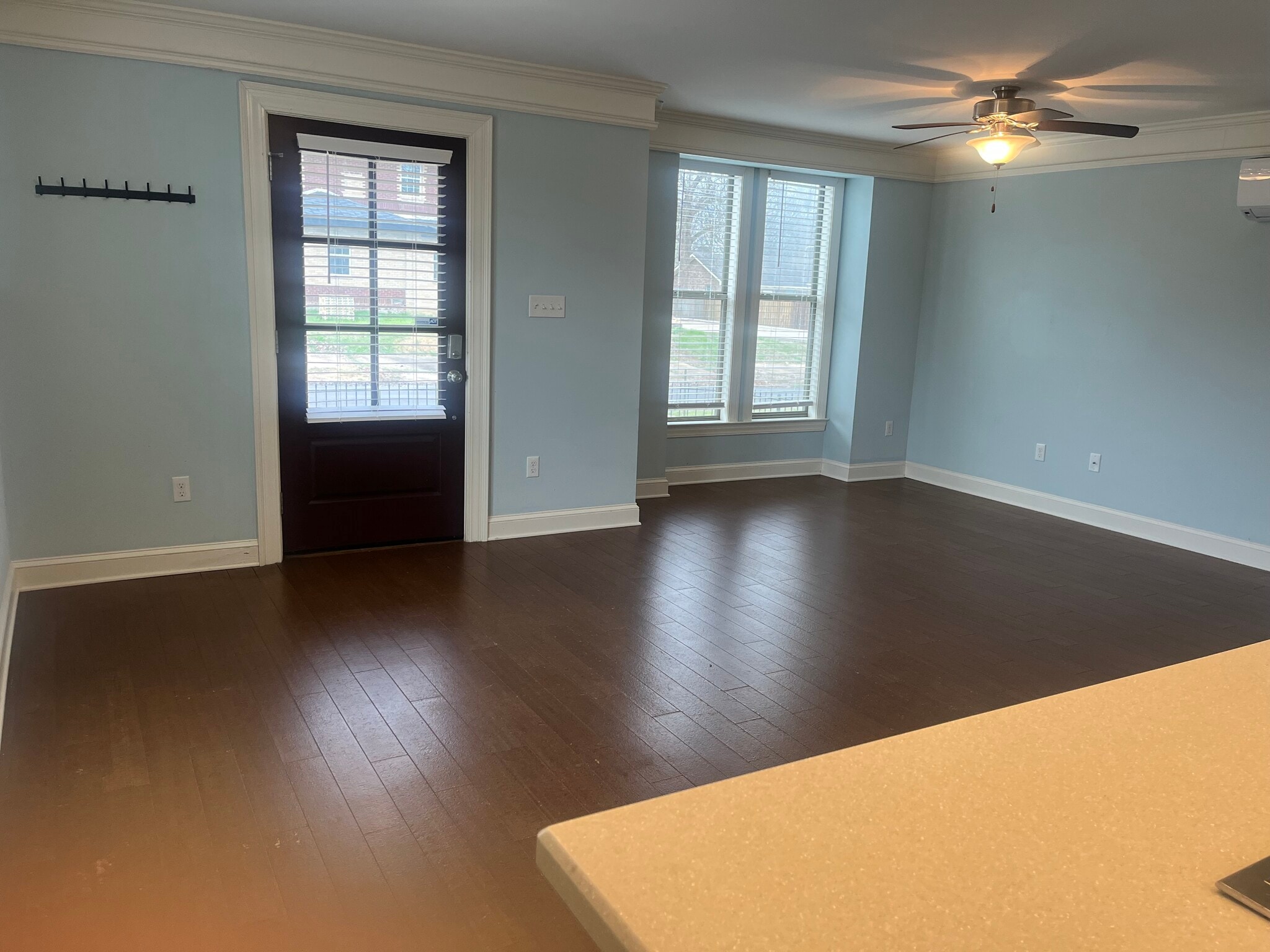 Building Photo - 400 Warner Ave