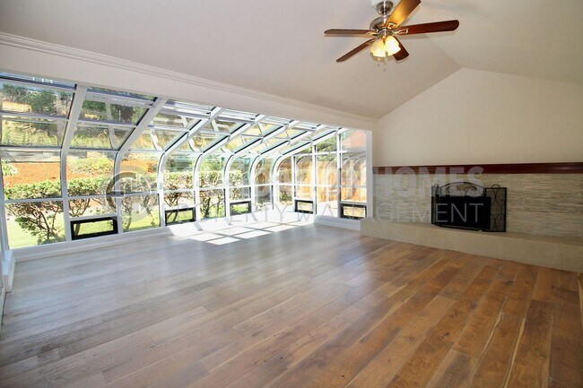 Building Photo - Stylish 3BD/2.5BA in San Marin with Dreamy...