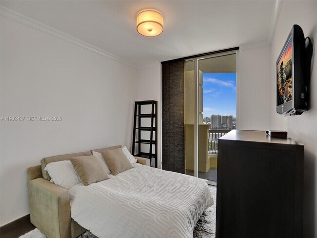 Building Photo - 17875 Collins Ave