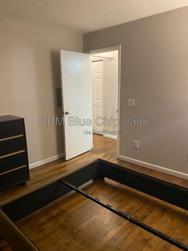 Building Photo - 2118 Kemper Ln