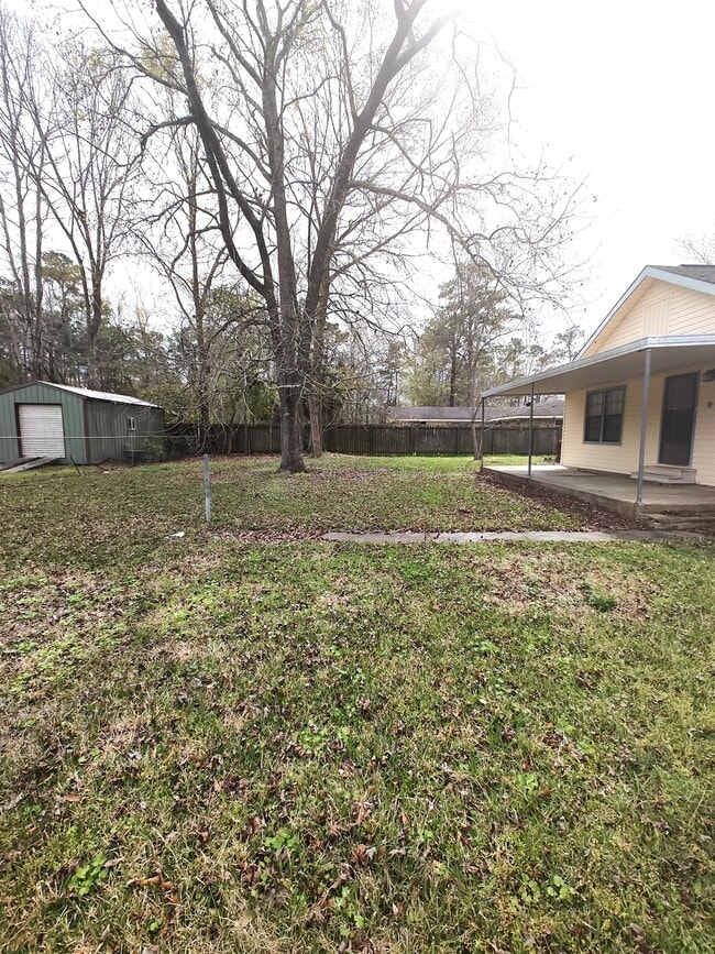 Building Photo - 65 Hooks Rd