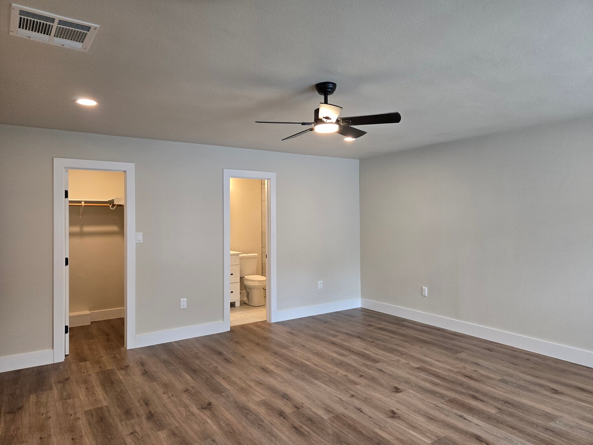 Building Photo - 4411 Dovewood Dr