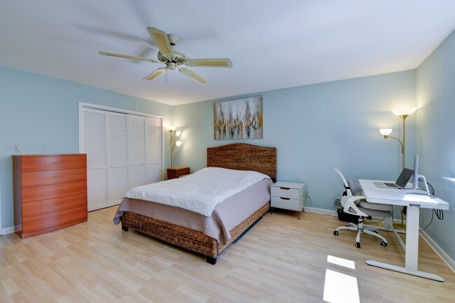 Building Photo - 326 Sea Isle Key