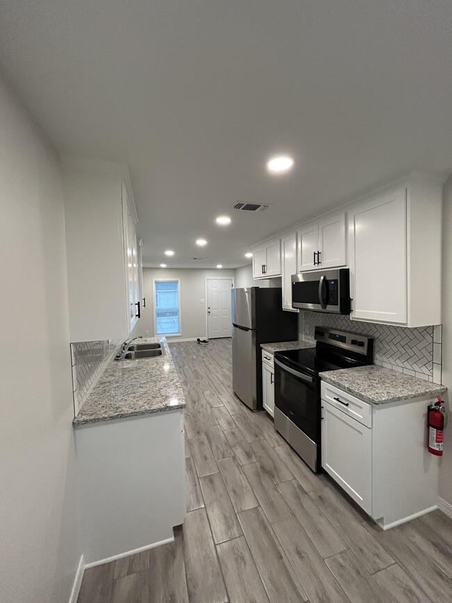 Building Photo - 2515 Kavanaugh Rd