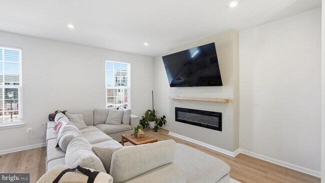 Building Photo - 1790 Scenic Lp