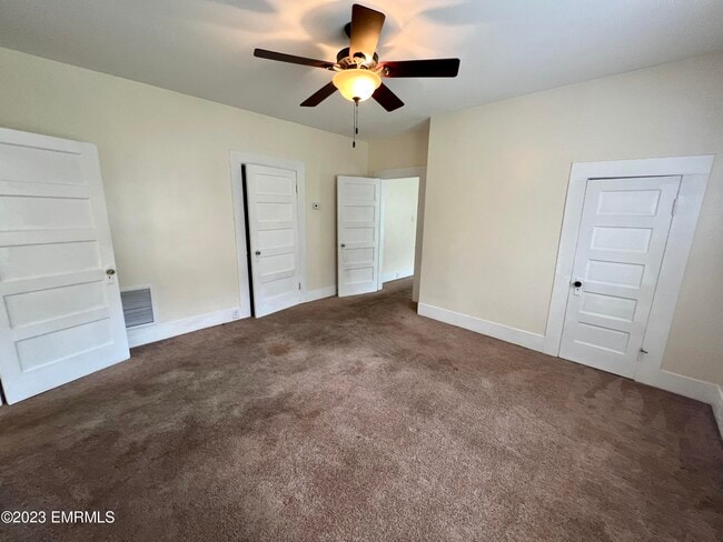 Building Photo - 3219 23rd Ave