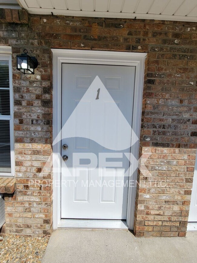Building Photo - Newly Renovated - Alcoa Studio Apartments – Convenient Location!