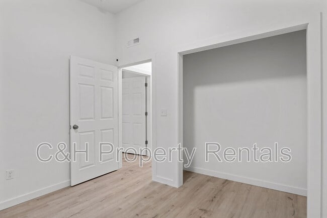 Building Photo - 218 Reda Ln