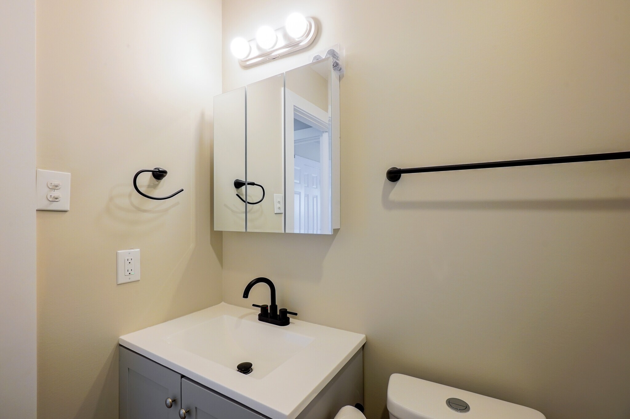 Building Photo - 3210 Stringfield Rd NW