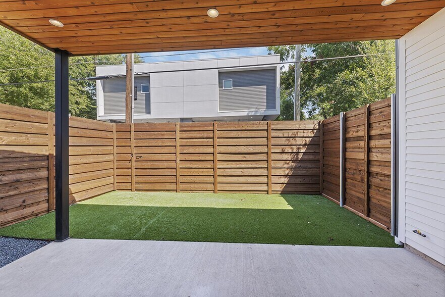 Building Photo - Modern design Oak Lawn townhouse by Inwood...