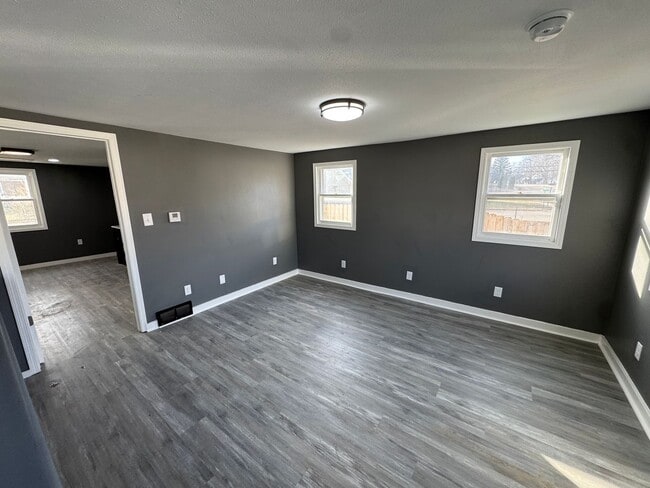 Building Photo - Updated 1-Bedroom Home with Garage!