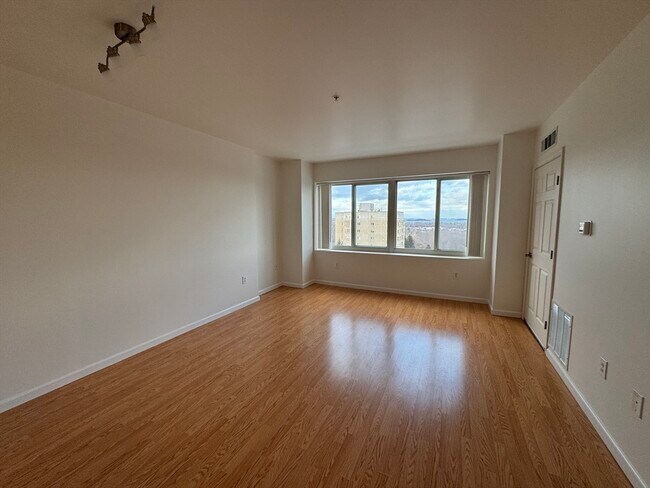 Building Photo - 1 Cityview Ln