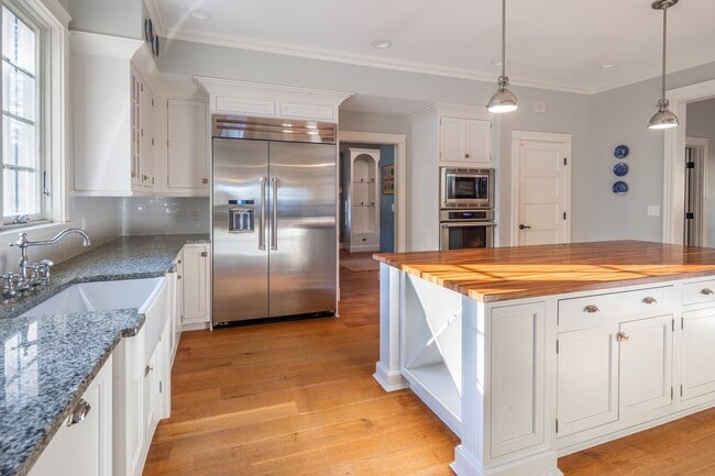 Building Photo - 39 Rockcraft