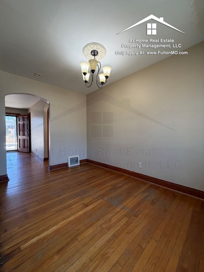 Building Photo - 707 Hollyhock Dr