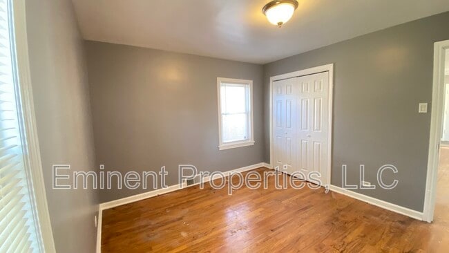 Building Photo - 10628 S Green St