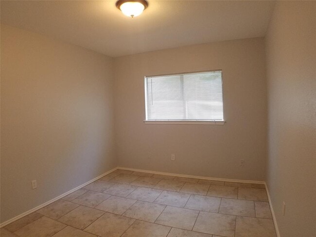 Building Photo - 8310 Los Ranchos Dr