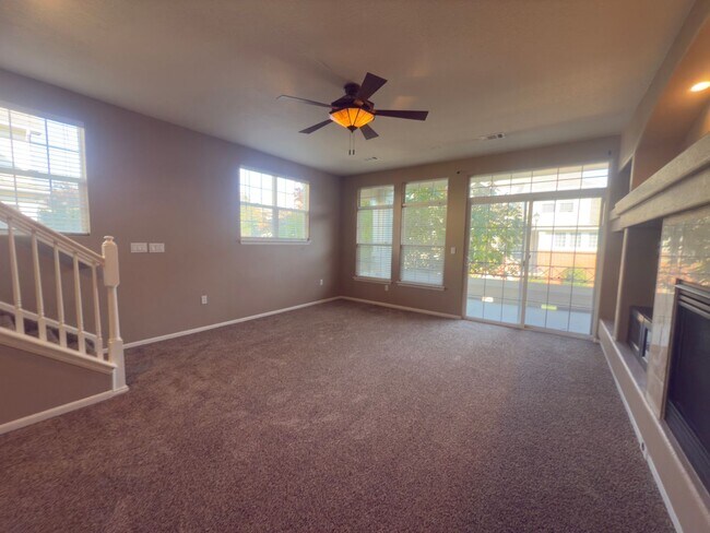 Building Photo - $O DEPOSIT OPTION. SPACIOUS 3-BEDROOM TOWNHOUSE IN KENSINGTON TOWNHOMES