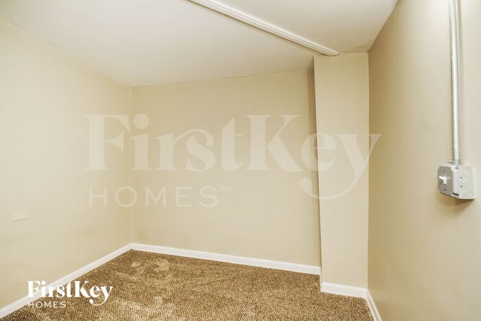 Building Photo - 2738 Ridgeland Ave