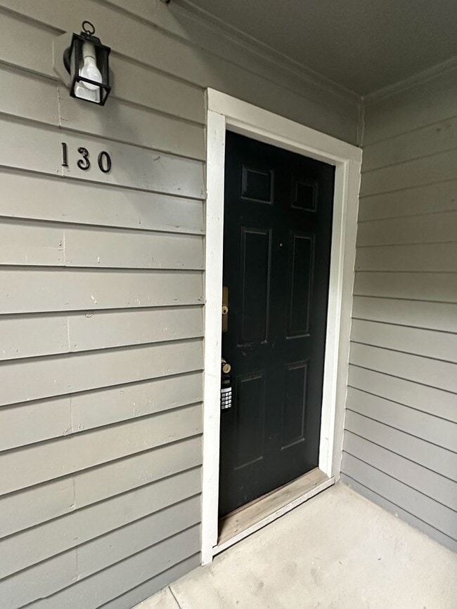 Building Photo - 2 bed/2 bath condo in great Roswell location