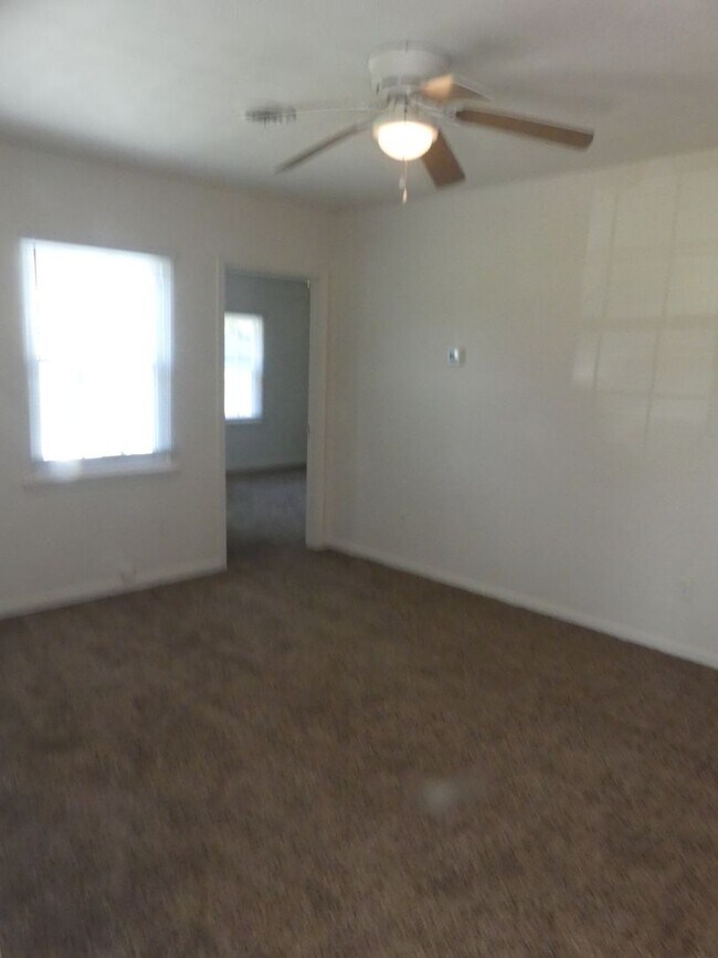 Building Photo - 1643 Briarfield Rd