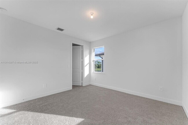 Building Photo - 4336 SW 122nd Terrace