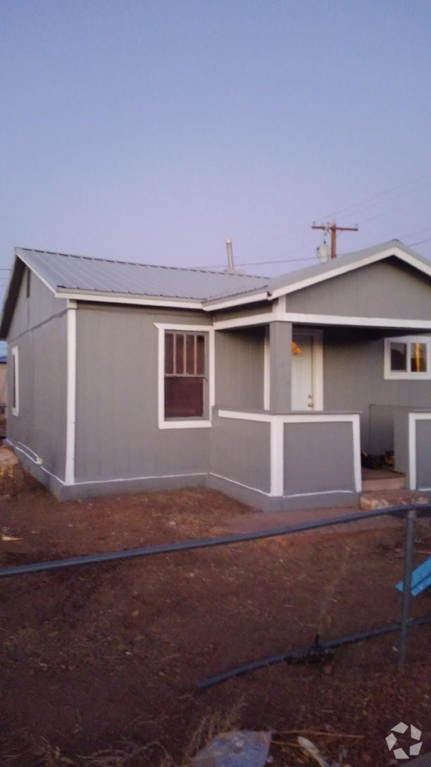 Building Photo - 210 E Cherry St