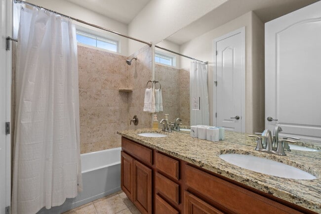 Building Photo - 2414 Leafdale Cir