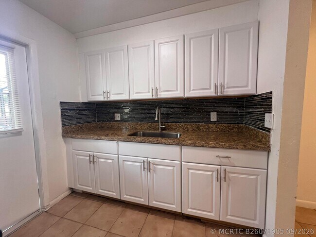 Building Photo - 645 SW 20th Ct