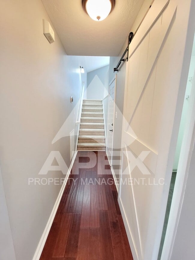 Building Photo - Beautiful 3 Bd/2.5 Ba Single Family home w/Bonus Rm in West Knoxville!